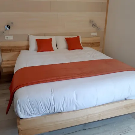 De L'étoile Hotel 2*