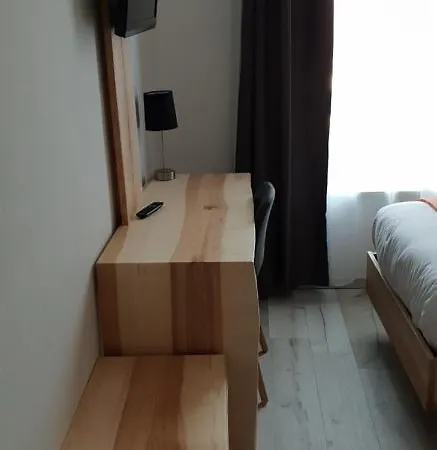 De L'étoile Hotel 2*